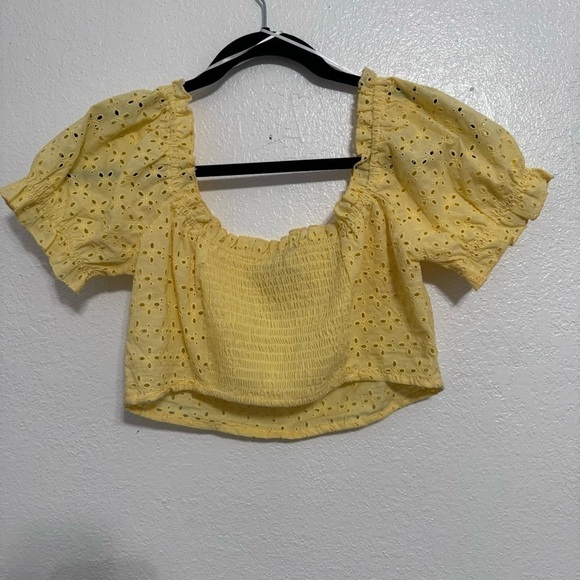 Love Tree eyelet cap sleeve cropped blouse NWT size medium - Picture 7 of 7